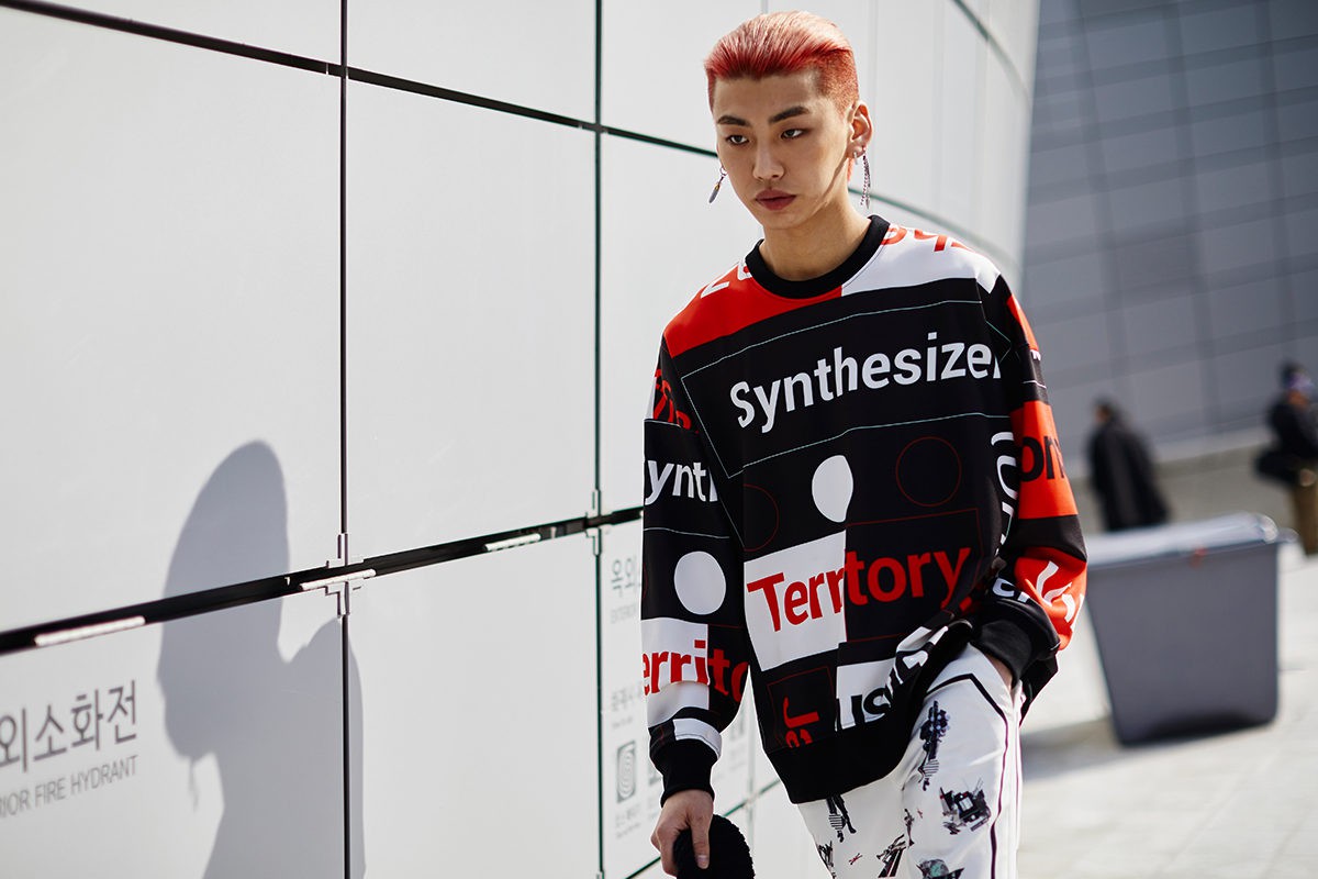 Giới trẻ Hàn Quốc luôn mặc đẹp nhưng chỉ tại Seoul Fashion Week, người ta mới có thể bắt gặp nhiều anh tài street style hội tụ đến thế - Ảnh 24.