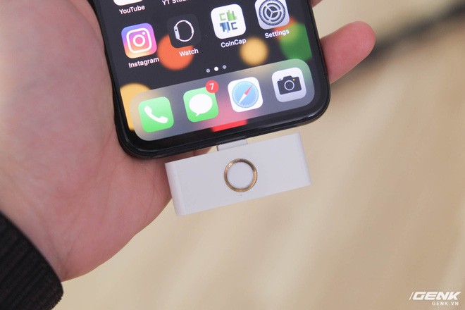 Đừng mua thứ phụ kiện ngớ ngẩn n&agrave;y cho iPhone X - Ảnh 1.
