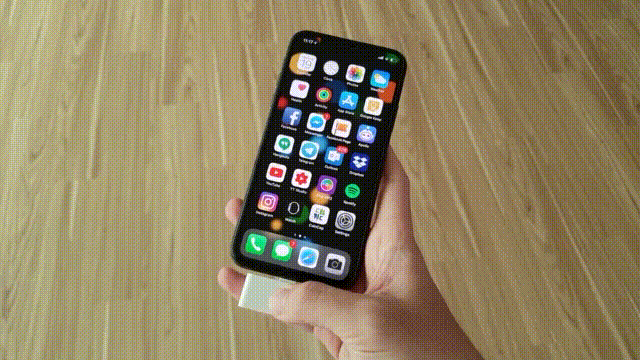 Đừng mua thứ phụ kiện ngớ ngẩn n&agrave;y cho iPhone X - Ảnh 3.