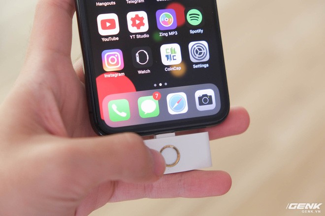 Đừng mua thứ phụ kiện ngớ ngẩn n&agrave;y cho iPhone X - Ảnh 6.