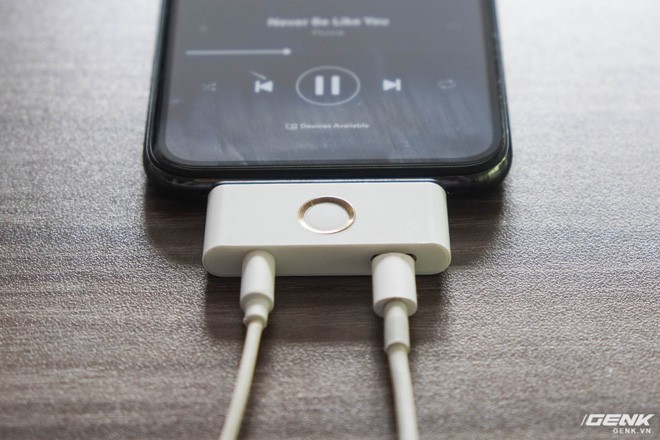 Đừng mua thứ phụ kiện ngớ ngẩn n&agrave;y cho iPhone X - Ảnh 9.