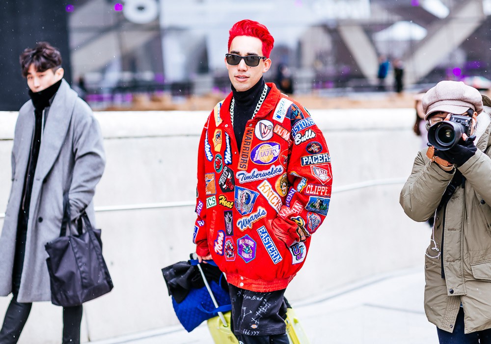 Giới trẻ Hàn Quốc luôn mặc đẹp nhưng chỉ tại Seoul Fashion Week, người ta mới có thể bắt gặp nhiều anh tài street style hội tụ đến thế - Ảnh 2. Giới trẻ Hàn Quốc luôn mặc đẹp nhưng chỉ tại Seoul Fashion Week, người ta mới có thể bắt gặp nhiều anh tài street style hội tụ đến thế - Ảnh 2.