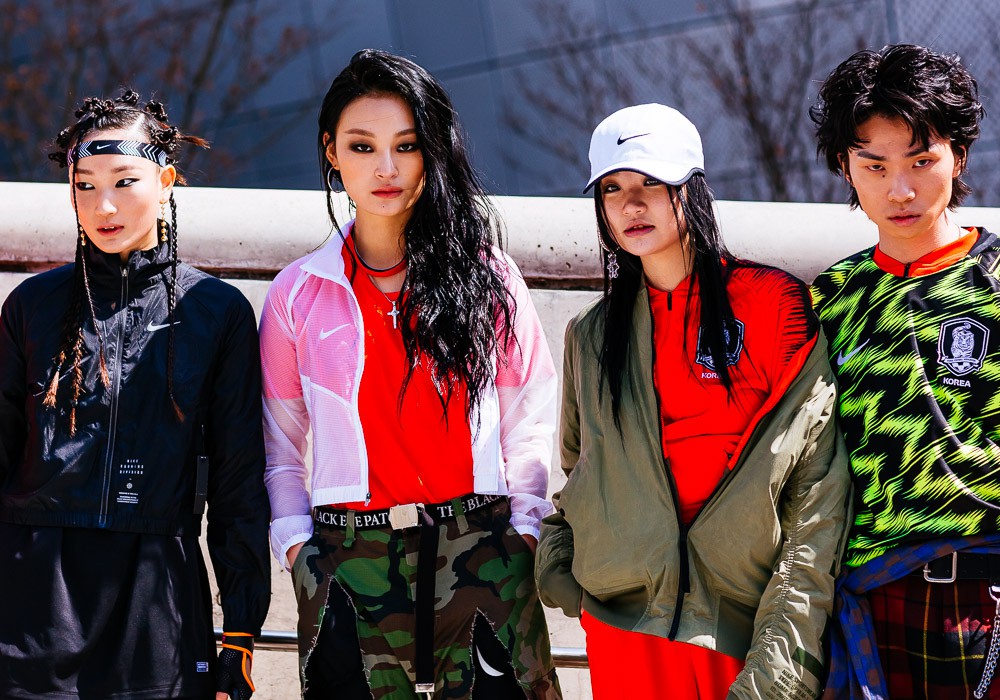 Giới trẻ Hàn Quốc luôn mặc đẹp nhưng chỉ tại Seoul Fashion Week, người ta mới có thể bắt gặp nhiều anh tài street style hội tụ đến thế - Ảnh 12. Giới trẻ Hàn Quốc luôn mặc đẹp nhưng chỉ tại Seoul Fashion Week, người ta mới có thể bắt gặp nhiều anh tài street style hội tụ đến thế - Ảnh 12.