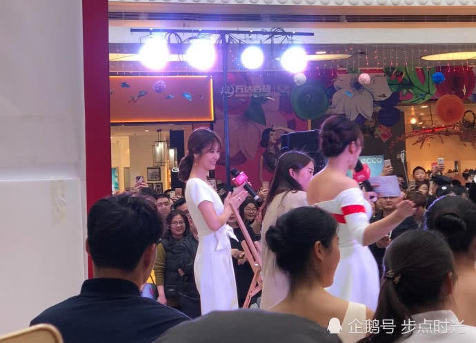 Lâm Tâm Như lấy lại vóc dáng mảnh mai, tuy nhiên lại lộ vòng một khiêm tốn - Ảnh 3.