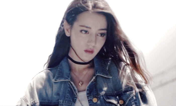Không cần thiếu vải, Địch Lệ Nhiệt Ba vẫn sexy khó cưỡng với loạt khoảnh khắc mãn nhãn - Ảnh 5. Không cần thiếu vải, Địch Lệ Nhiệt Ba vẫn sexy khó cưỡng với loạt khoảnh khắc mãn nhãn - Ảnh 5.