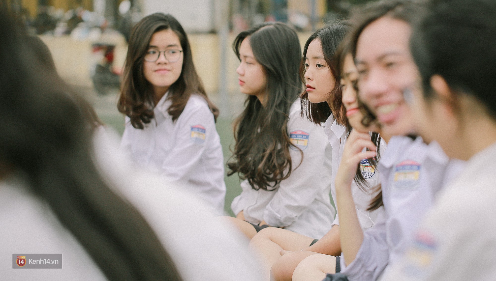 Teen Chu Văn An rạng rỡ ngày xếp chữ chia tay tuổi học trò - Ảnh 10. Teen Chu Văn An rạng rỡ ngày xếp chữ chia tay tuổi học trò - Ảnh 10.