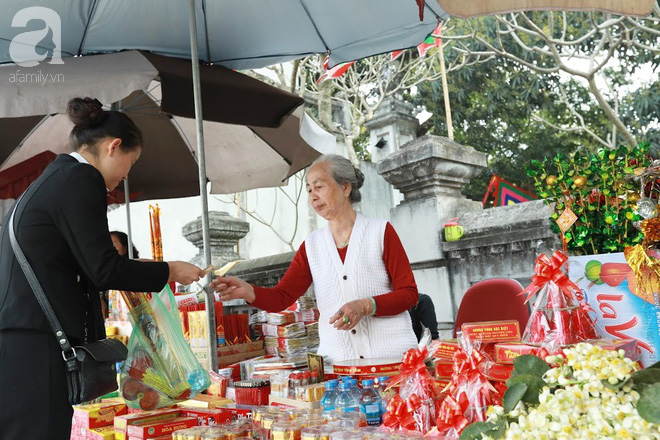 Người phụ nữ bán hoa gói lá cuối cùng đất Hà thành, trải 70 mùa hoa vẫn say mê - Ảnh 6.