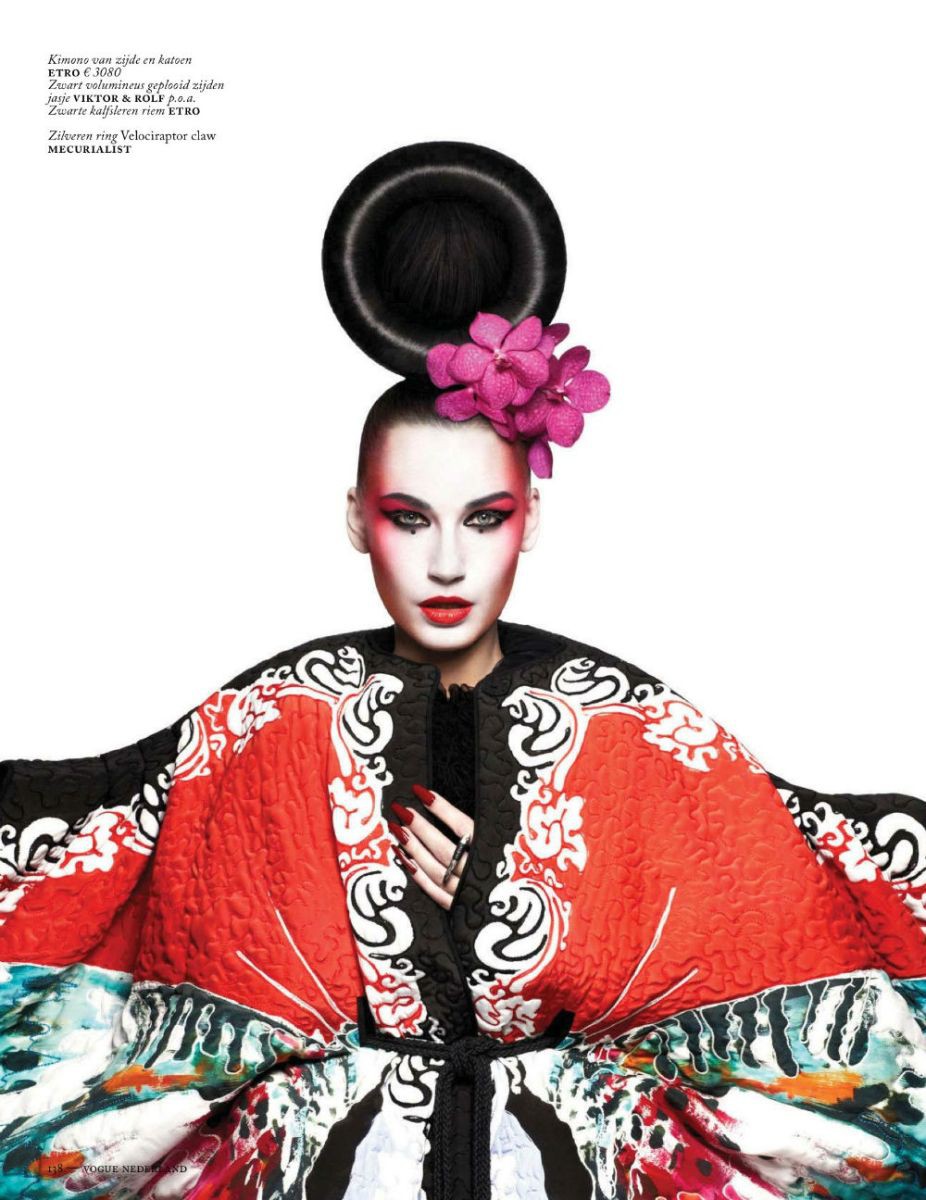 Để vạt phải đè lên vạt trái, Mỹ Tâm bị cho là mặc kimono theo kiểu của người đã khuất trong MV mới - Ảnh 5.