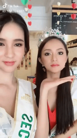 Hương Giang và Yoshi đáng yêu khi khi thực hiện trào lưu Halu Halu, nói thương nhớ nhau trên Facebook - Ảnh 2. Hương Giang và Yoshi đáng yêu khi khi thực hiện trào lưu Halu Halu, nói thương nhớ nhau trên Facebook - Ảnh 2.