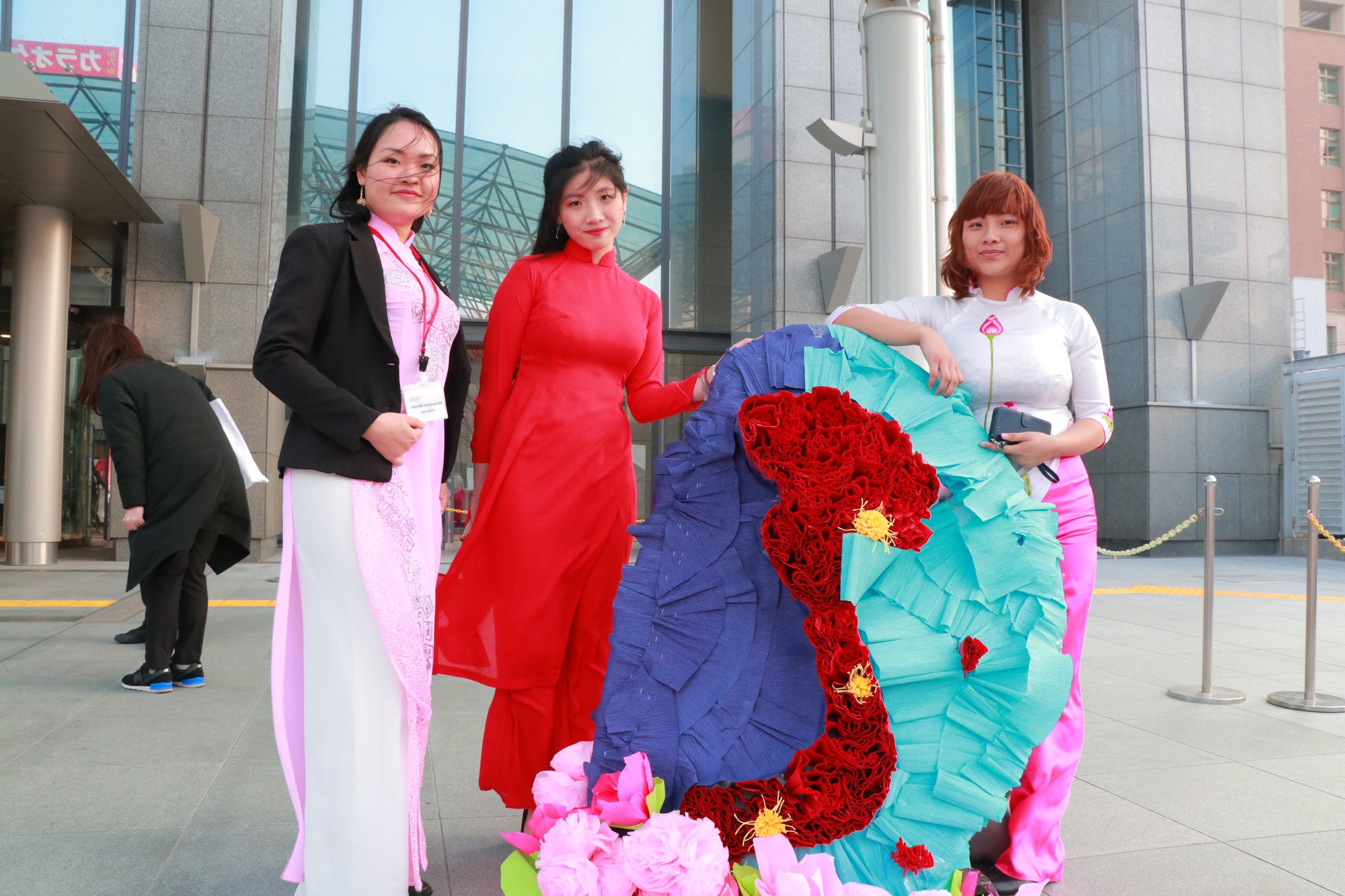 Vũ Cát Tường đến Nhật, quậy tưng bừng cùng du học sinh tại Lễ hội văn hóa Việt Nam 2018 - Ảnh 17. Vũ Cát Tường đến Nhật, quậy tưng bừng cùng du học sinh tại Lễ hội văn hóa Việt Nam 2018 - Ảnh 17.