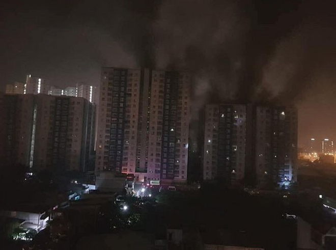 Sau vụ hỏa hoạn tòa nhà Carina khiến 13 người chết: Nhiều chung cư Hà Nội hốt hoảng kêu cứu - Ảnh 1.