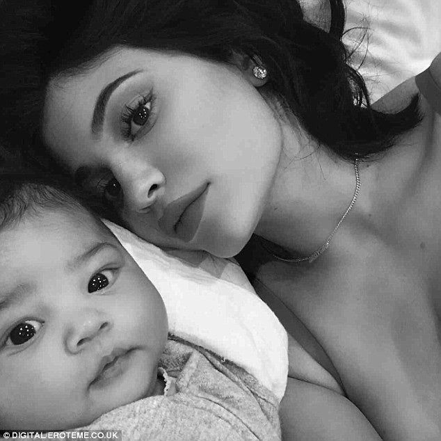 Nhìn nội thất đắt tiền trong nhà Kylie Jenner, ai cũng lo lắng vì không an toàn cho em bé - Ảnh 4.