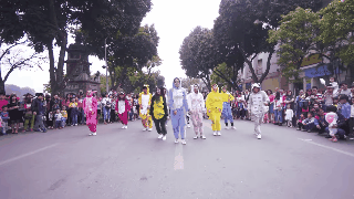 Teen Việt cosplay cả sở thú, nhảy lại hit đang nổi của Wanna One giữa phố đi bộ - Ảnh 3.