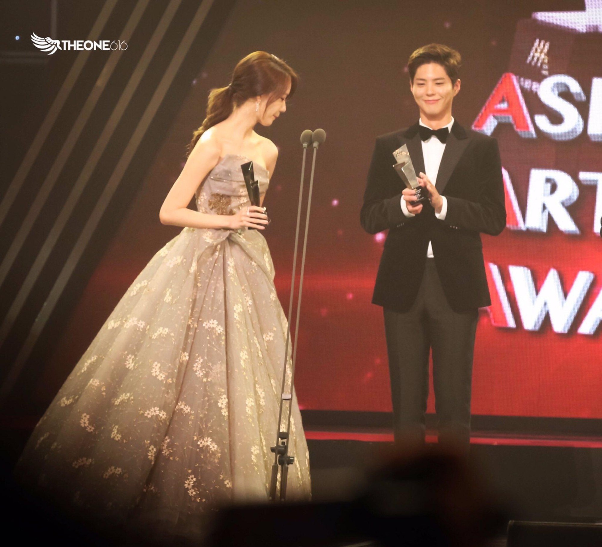 Cặp đôi nhan sắc cực phẩm Yoona và Park Bo Gum: Tình cờ nhiều lần như định mệnh, tình ý bùng nổ còn hơn phim - Ảnh 20.