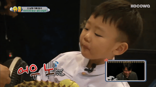 Nếm thử sầu riêng, em bé Hàn Quốc lập tức nhăn mặt vì quá khó ăn - Ảnh 7.