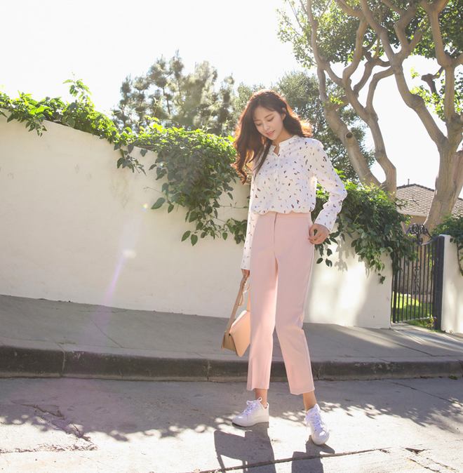 Đây chính là lý do vì sao quần vải đang dần “chiếm chỗ” của quần jeans trong tủ đồ của các nàng - Ảnh 11.
