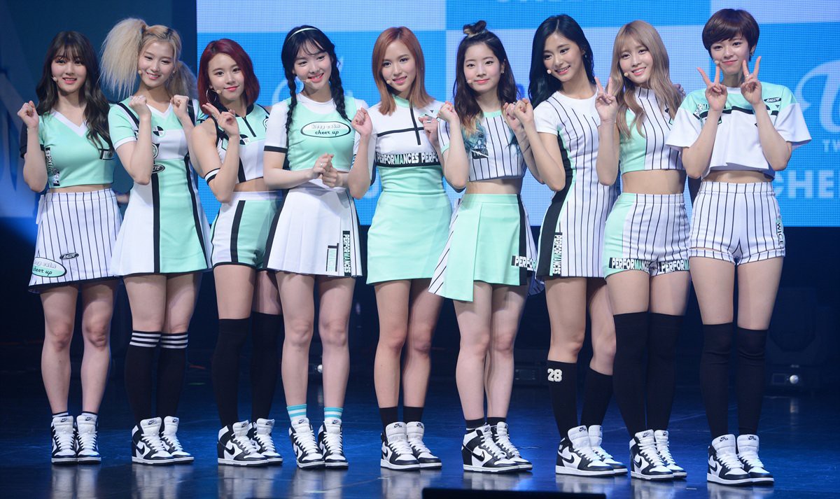 Nhìn outfit biết ngay tên bài hát: Những bộ trang phục huyền thoại của girlgroup Kpop - Ảnh 25.