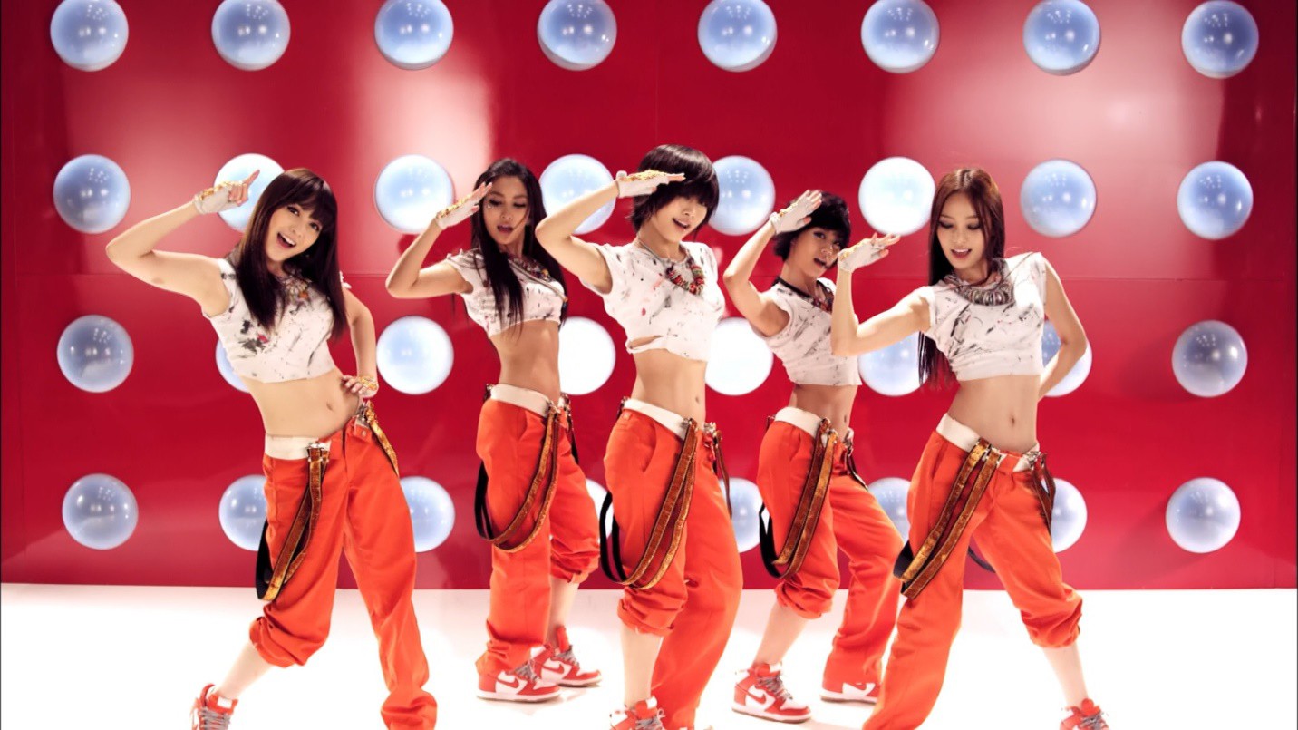 Nhìn outfit biết ngay tên bài hát: Những bộ trang phục huyền thoại của girlgroup Kpop - Ảnh 10.