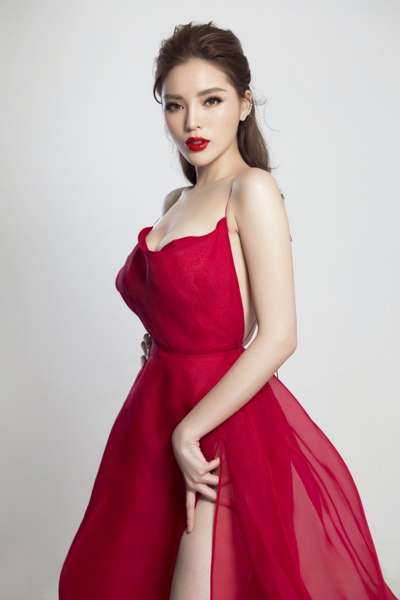 Đụng hàng: Kỳ Duyên nở nang gấp 3 lần Quỳnh Anh Shyn nhưng cũng chỉ ngang ngửa Hoa hậu Hương Giang - Ảnh 1.
