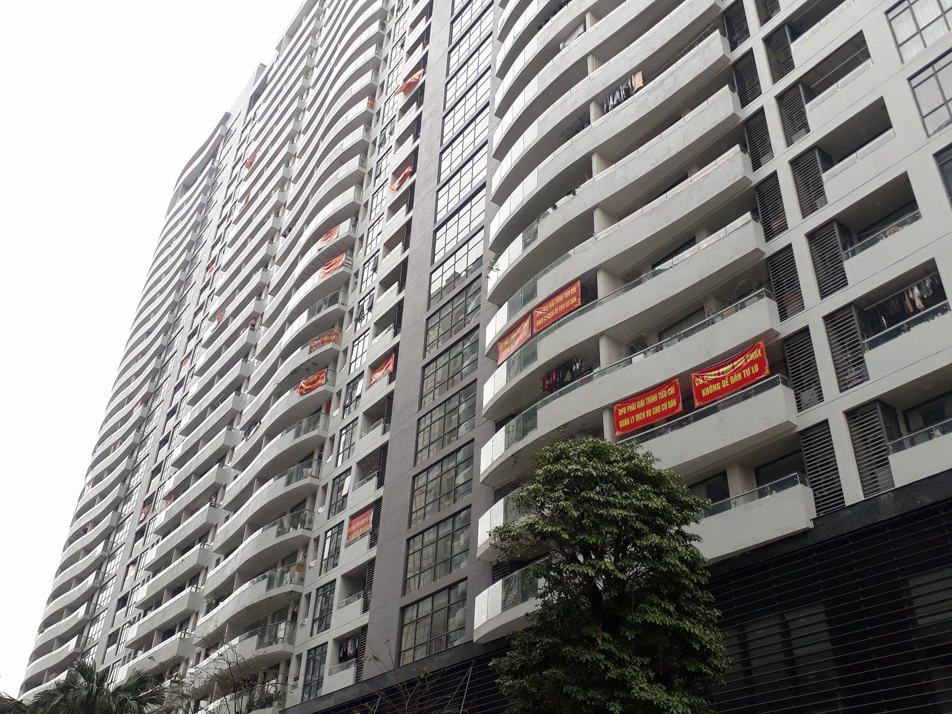 Cư d&acirc;n treo băng r&ocirc;n k&iacute;n t&ograve;a nh&agrave; Tr&agrave;ng An Complex y&ecirc;u cầu chủ đầu tư đảm bảo an to&agrave;n ch&aacute;y nổ  - Ảnh 3.