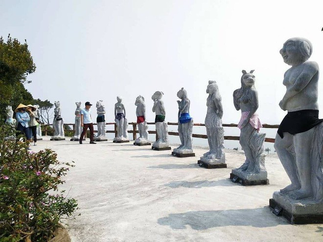  12 tượng khỏa thân ở Đồ Sơn gây bão sẽ được chủ nhân mặc quần áo - Ảnh 2.