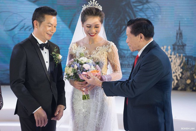 Cận cảnh đám cưới kỳ công, xanh màu đại dương của Shark Hưng (Thương vụ bạc tỷ) và cô dâu Á hậu - Ảnh 16.