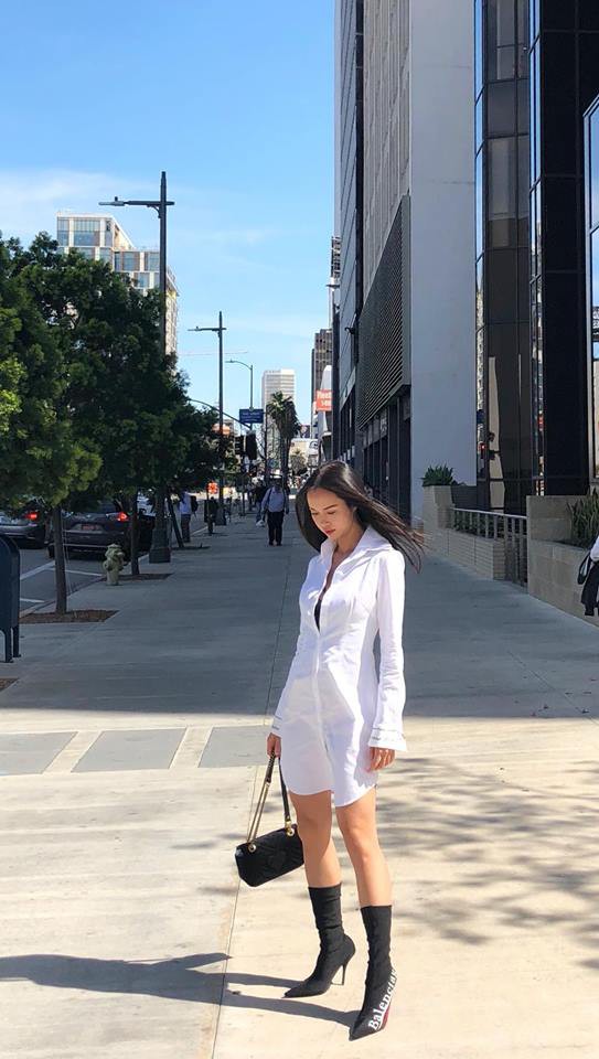 Chẳng còn hứng thú khoe street style sành điệu, Hà Hồ - Phạm Hương lại muốn xem ai lạ hơn nào - Ảnh 9. Chẳng còn hứng thú khoe street style sành điệu, Hà Hồ - Phạm Hương lại muốn xem ai lạ hơn nào - Ảnh 9.