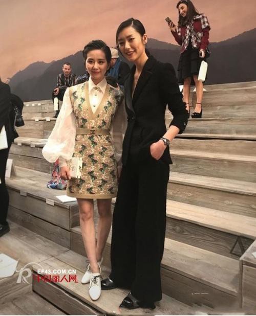 Thấp hơn Liu Wen gần 15cm, Lưu Thi Thi vẫn không hề kém cạnh nhờ thần thái sang chảnh - Ảnh 2.