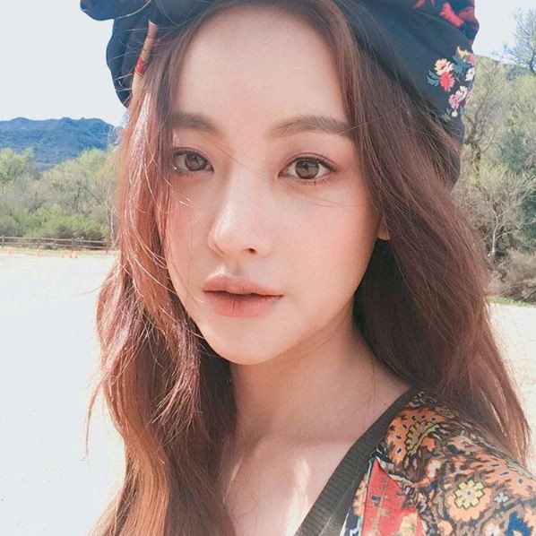 Bạn g&aacute;i Kim Bum: Mỹ nh&acirc;n sở hữu combo mặt xinh v&agrave; body n&oacute;ng bỏng, nhưng bị tố dao k&eacute;o v&agrave; giả tạo - Ảnh 13.