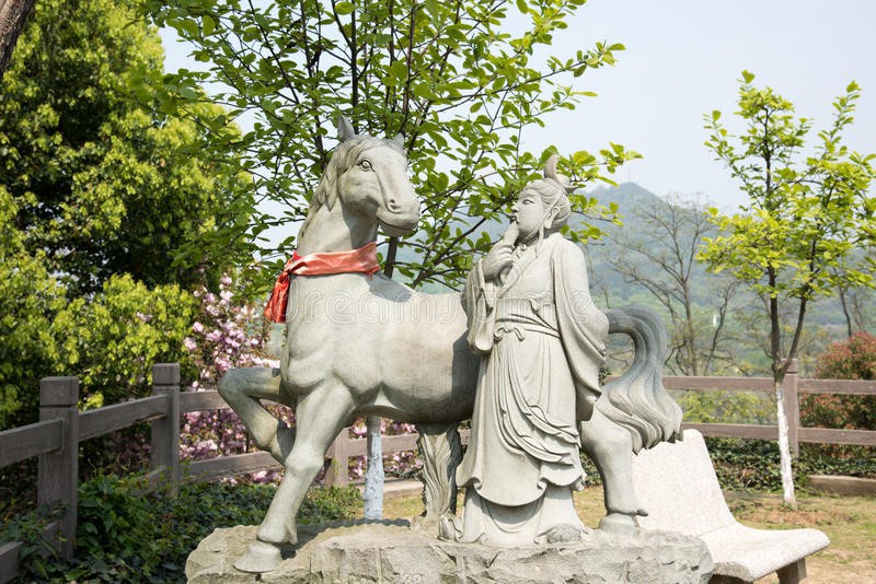 Cùng chung số phận là tượng 12 con giáp, những bức tượng này lại được ngợi khen vì thần thái xuất sắc! Animals-chinese-zodiac-horse-statue-photo-was-taken-mount-jiuhua-park-nanjing-city-china-photo-was-taken-as-53471526-152231738241043655012
