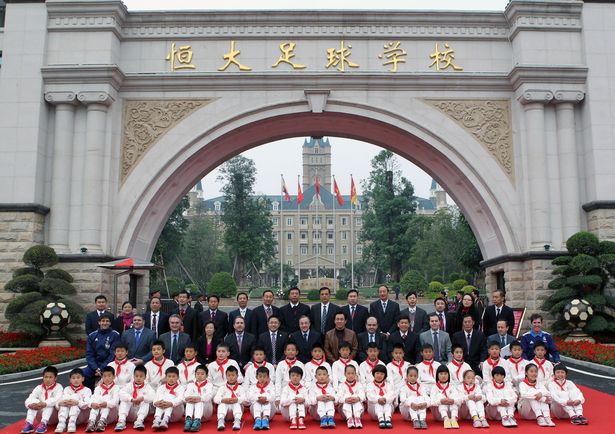 B&ecirc;n trong Học viện lớn nhất thế giới, phục vụ tham vọng trở th&agrave;nh si&ecirc;u cường b&oacute;ng đ&aacute; của Trung Quốc - Ảnh 1.