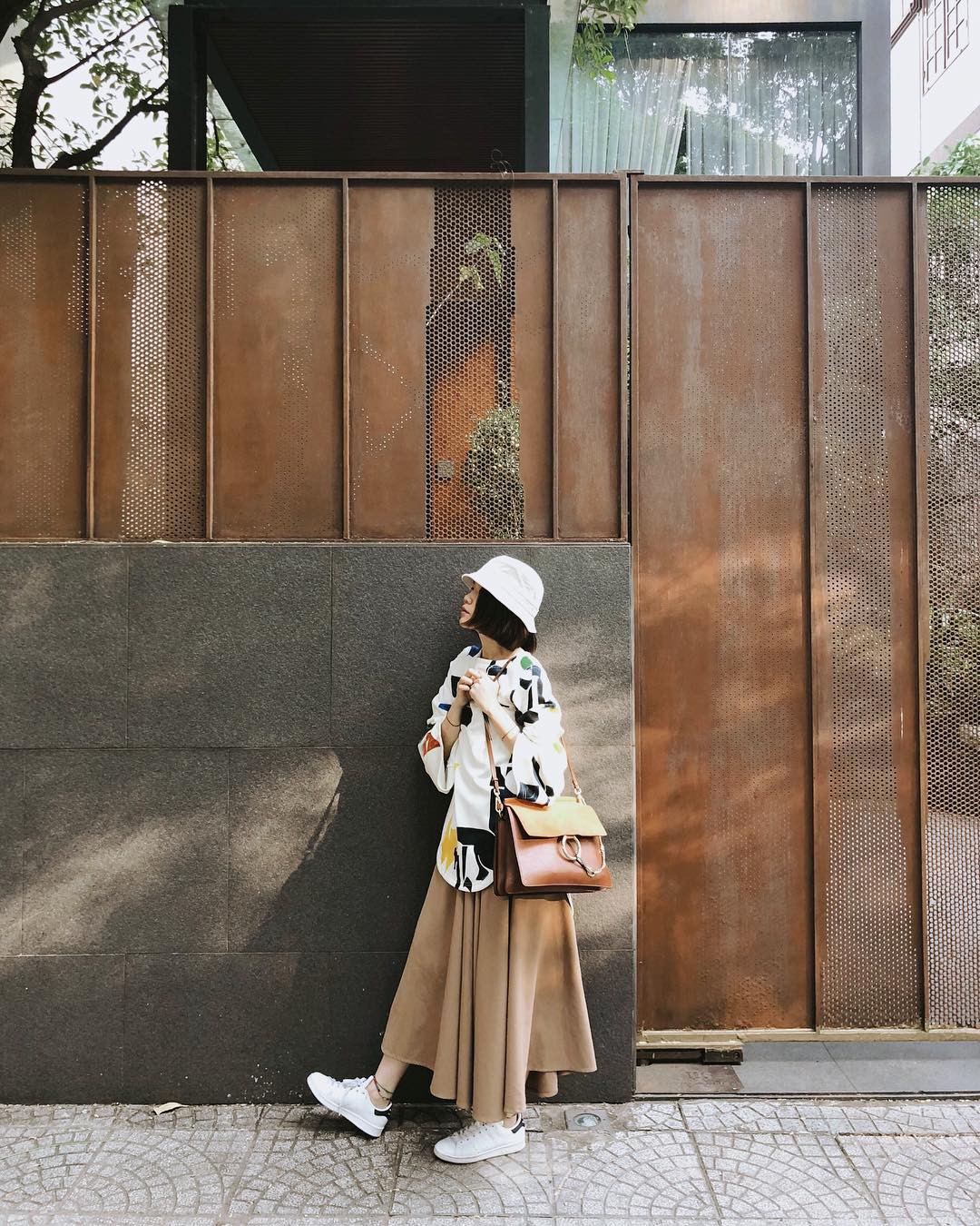 Vừa lên kệ mà BST mới H&M Studio đã được chưng diện toàn cầu, cánh fashionista Việt nào có kém cạnh - Ảnh 4. Vừa lên kệ mà BST mới H&M Studio đã được chưng diện toàn cầu, cánh fashionista Việt nào có kém cạnh - Ảnh 4.