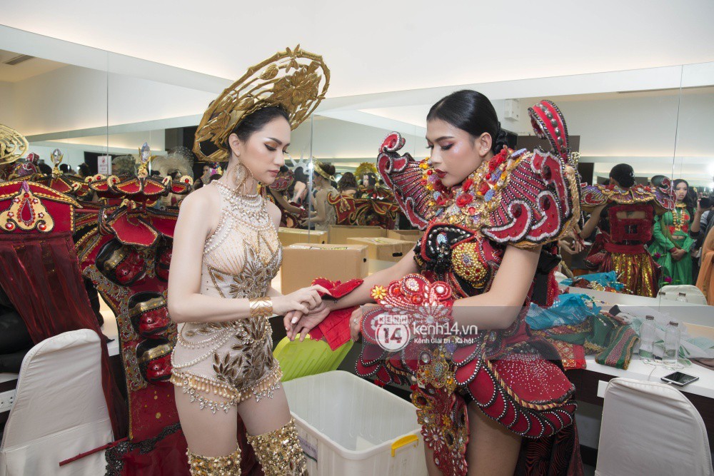 Độc quyền: Hương Giang chia sẻ cảm xúc từ Thái Lan, hé lộ hình ảnh hậu trường sau giải Tài năng tại đêm Bán kết - Ảnh 6. Độc quyền: Hương Giang chia sẻ cảm xúc từ Thái Lan, hé lộ hình ảnh hậu trường sau giải Tài năng tại đêm Bán kết - Ảnh 6.