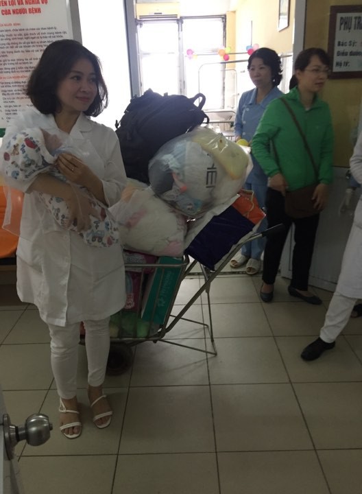 H&agrave; Nội: Truy t&igrave;m người đ&agrave;n &ocirc;ng 30 tuổi đem b&eacute; g&aacute;i sơ sinh đến bệnh viện nhờ người tr&ocirc;ng rồi bỏ đi - Ảnh 2.