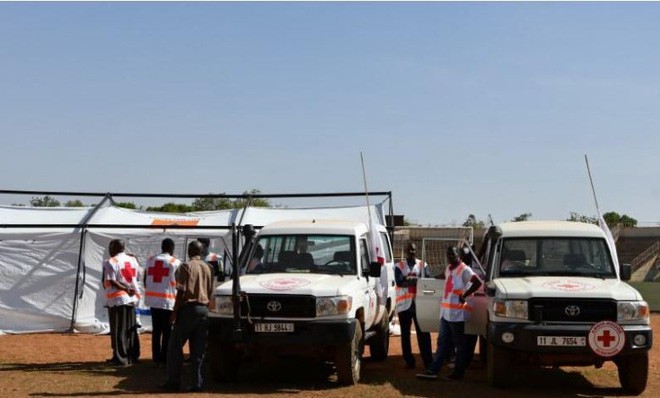 Nóng: Đại sứ quán Pháp ở Burkina Faso bị tấn công khủng bố, nhiều người thiệt mạng - Ảnh 2.