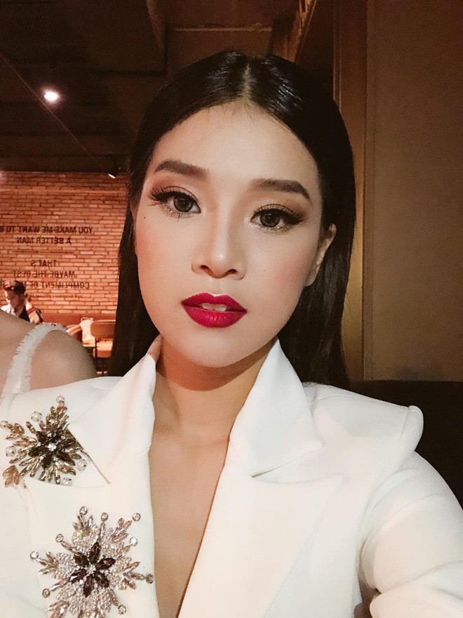 Chọn bộ suit trắng khác biệt hoàn toàn với dàn thí sinh của Hoa hậu chuyển giới nhưng phong cách của Hương Giang lại khá quen mặt tại showbiz Việt  - Ảnh 7.