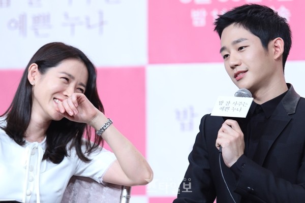 Fan Son Ye Jin mừng phát khóc vì hành động nắm chặt tay em của mỹ nam Jung Hae In ở sự kiện - Ảnh 11.