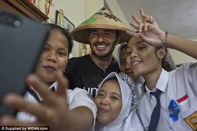 Không tới châu Á để đá bóng, David Beckham vẫn được người hâm mộ hò reo, tán thưởng với vai trò mới đầy ý nghĩa - Ảnh 4.