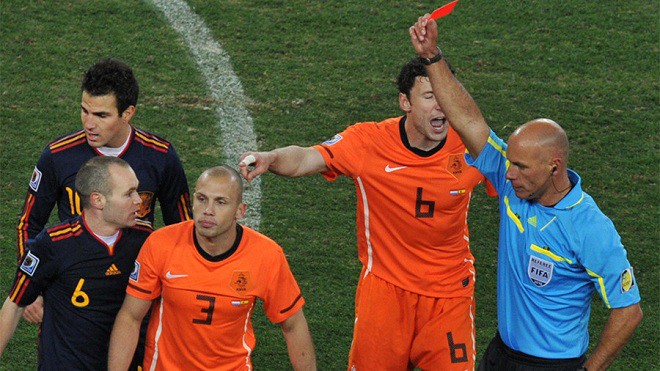 SỐC: Không có trọng tài Anh nào bắt tại World Cup 2018 - Ảnh 1. SỐC: Không có trọng tài Anh nào bắt tại World Cup 2018 - Ảnh 1.