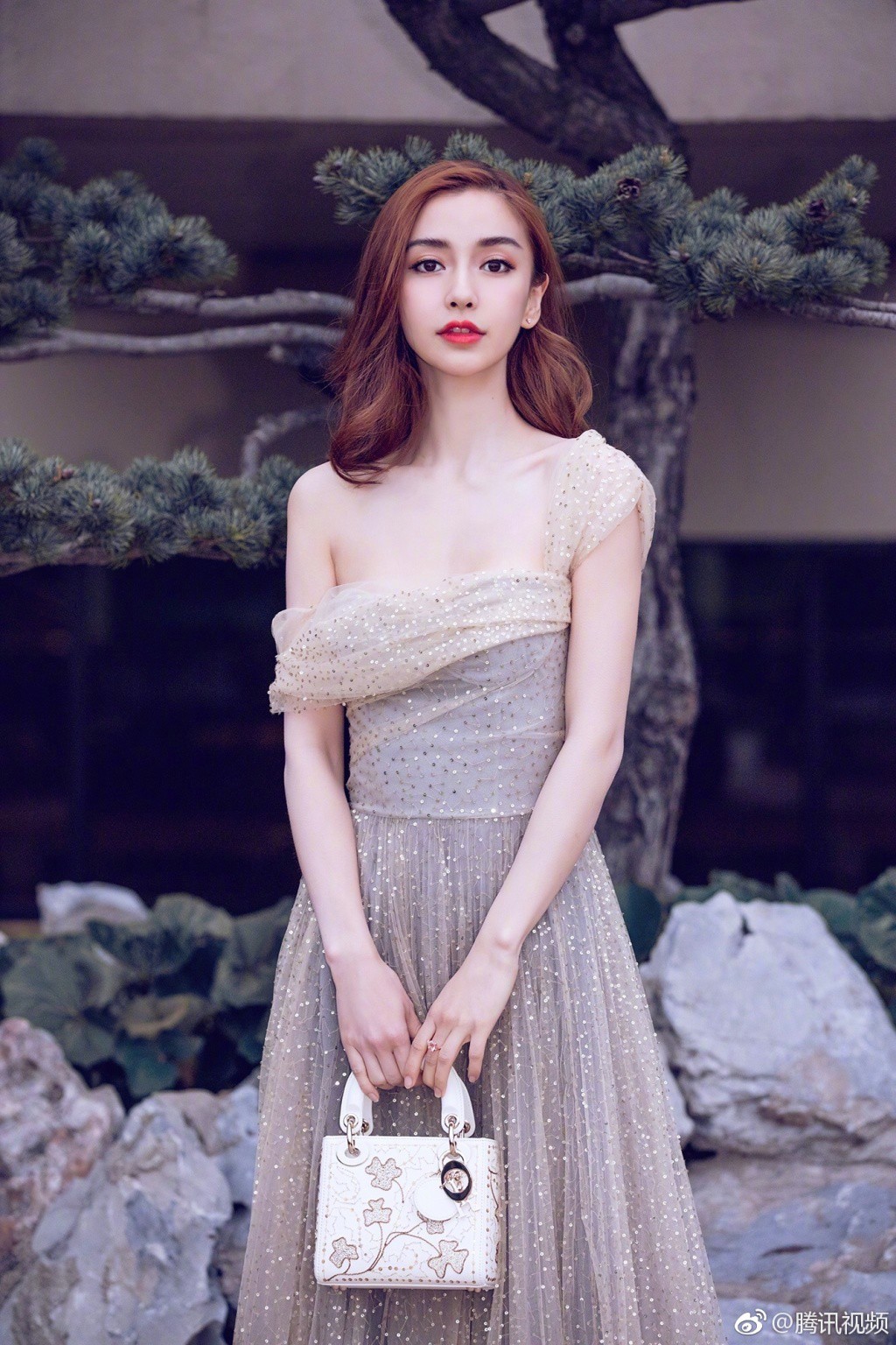 Chiếm spotlight MXH ngày hôm nay: Angela Baby đẹp khó tin, không thể tìm nổi bức ảnh dìm hàng - Ảnh 9.