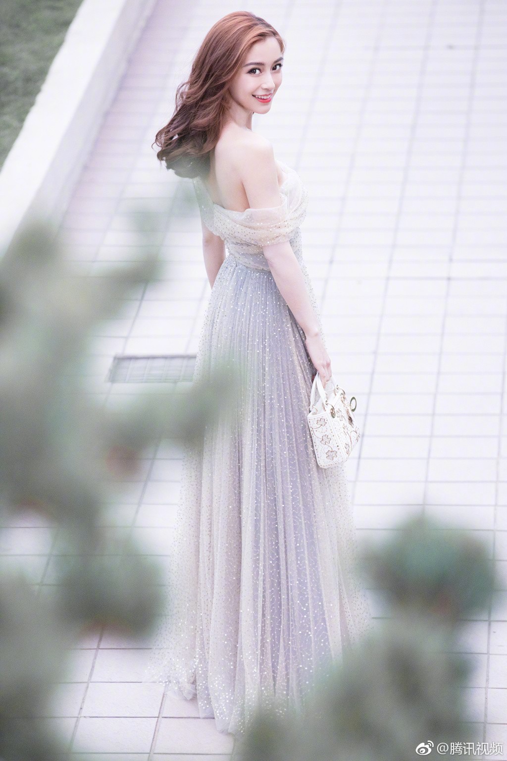 Chiếm spotlight MXH ngày hôm nay: Angela Baby đẹp khó tin, không thể tìm nổi bức ảnh dìm hàng - Ảnh 8.