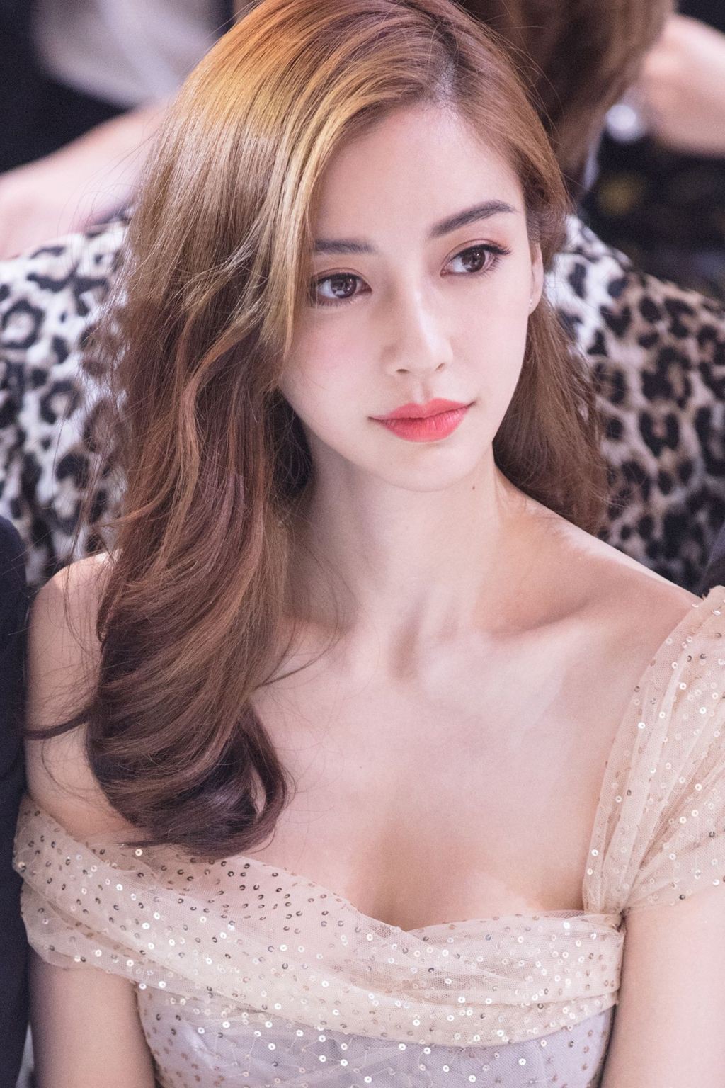 Chiếm spotlight MXH ngày hôm nay: Angela Baby đẹp khó tin, không thể tìm nổi bức ảnh dìm hàng - Ảnh 13.