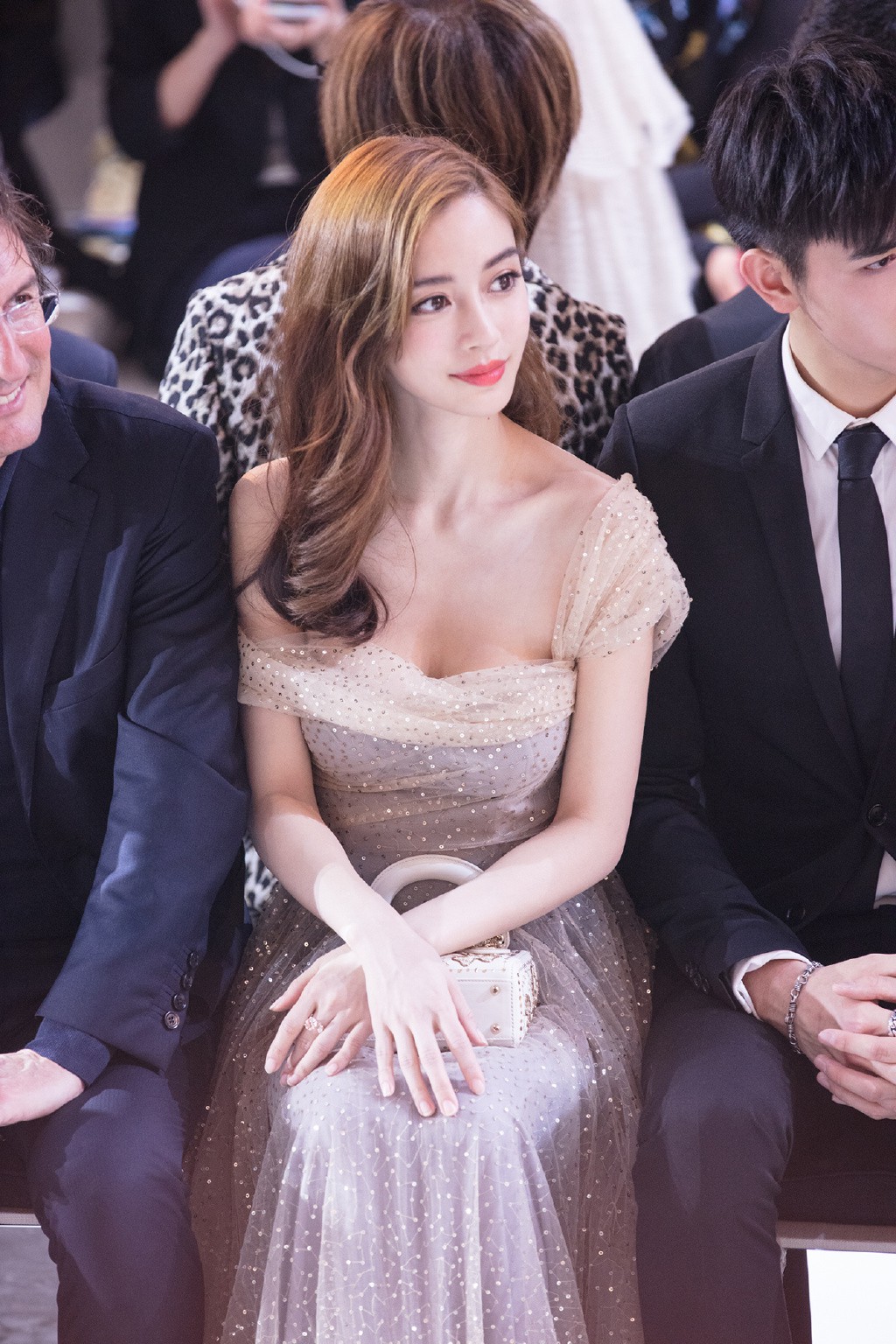 Chiếm spotlight MXH ngày hôm nay: Angela Baby đẹp khó tin, không thể tìm nổi bức ảnh dìm hàng - Ảnh 10.