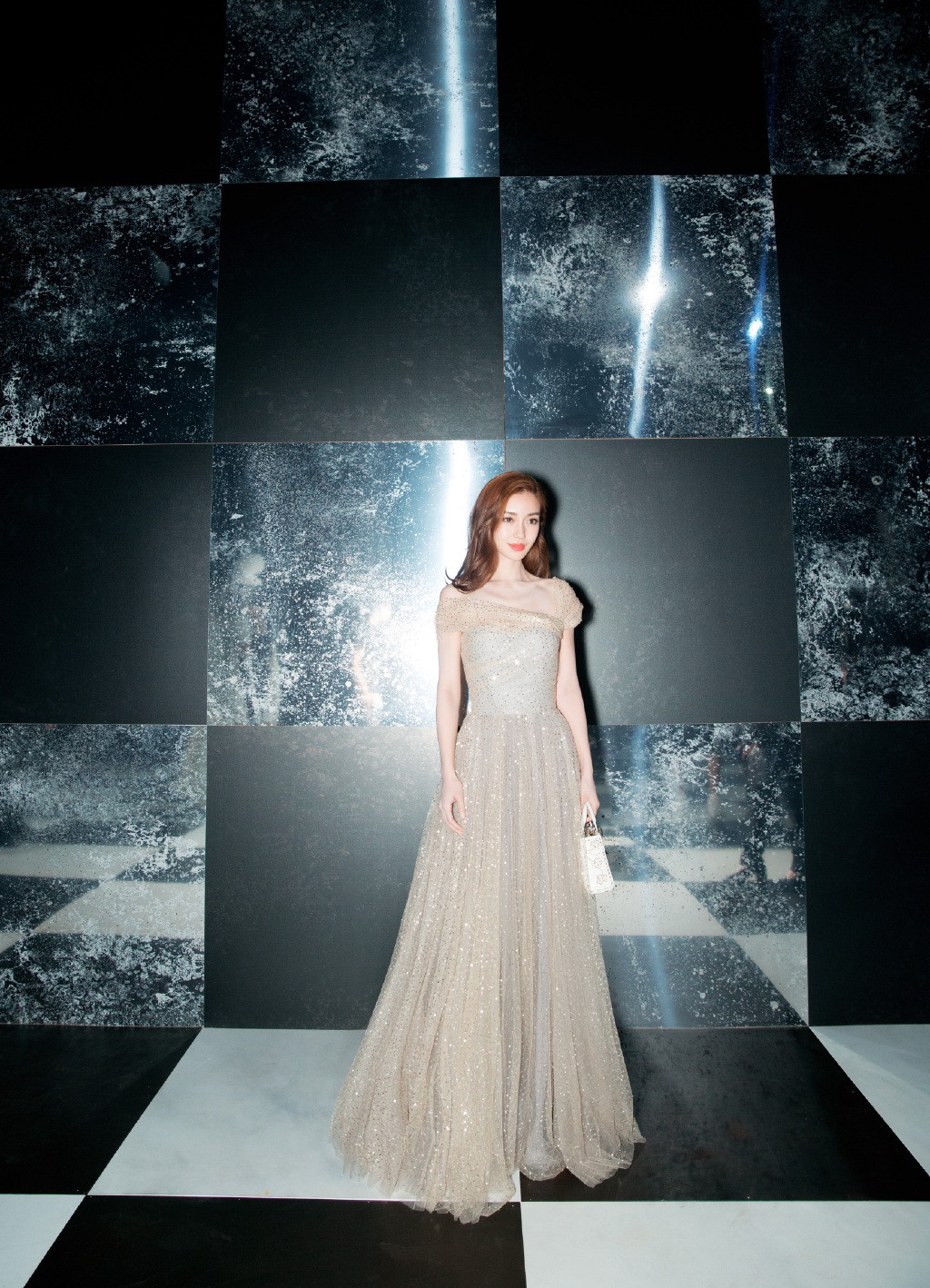 Chiếm spotlight MXH ngày hôm nay: Angela Baby đẹp khó tin, không thể tìm nổi bức ảnh dìm hàng - Ảnh 3.
