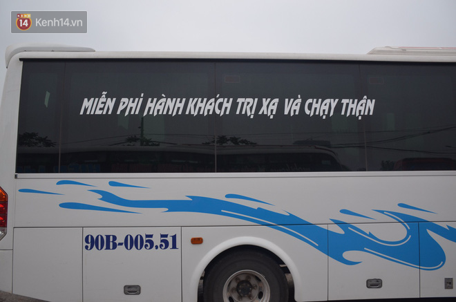 Ông chủ xe khách nhiều năm chở miễn phí bệnh nhân ung thư và bệnh thận: Giúp được họ, tôi hạnh phúc lắm! - Ảnh 1.