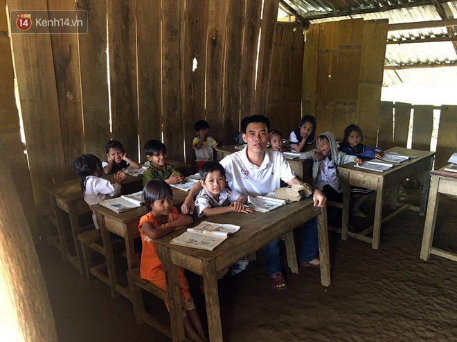 Thương lũ trẻ co ro trong lớp học chuồng heo, chàng kĩ sư điện ở Đà Nẵng suốt 6 năm miệt mài kêu gọi xây 7 ngôi trường vùng cao - Ảnh 9.
