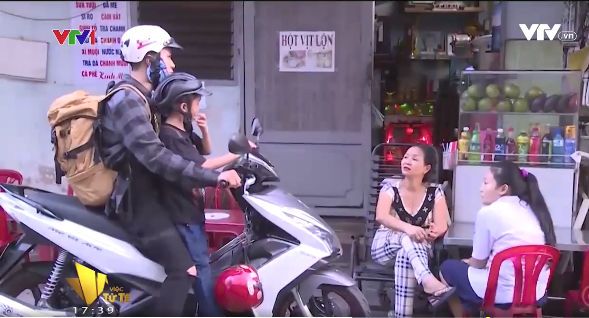 Clip: Câu chuyện xúc động về chàng vũ công 24 tuổi cưu mang 3 anh em mồ côi mẹ suốt 3 năm qua - Ảnh 4. Hàng ngày ngoài giờ học văn hóa, mấy anh em cùng nhau đi tập vũ đạo. Ảnh cắt từ clip
