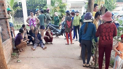 Nghi can làm chết bé trai 8 tuổi từng đưa hình ảnh bé bị bầm tím lên facebook - Ảnh 2. Nghi can làm chết bé trai 8 tuổi từng đưa hình ảnh bé bị bầm tím lên facebook - Ảnh 2.