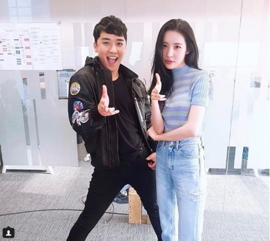 Seungri hoãn nhập ngũ cùng Big Bang, phải chăng là vì... Sunmi? - Ảnh 1.