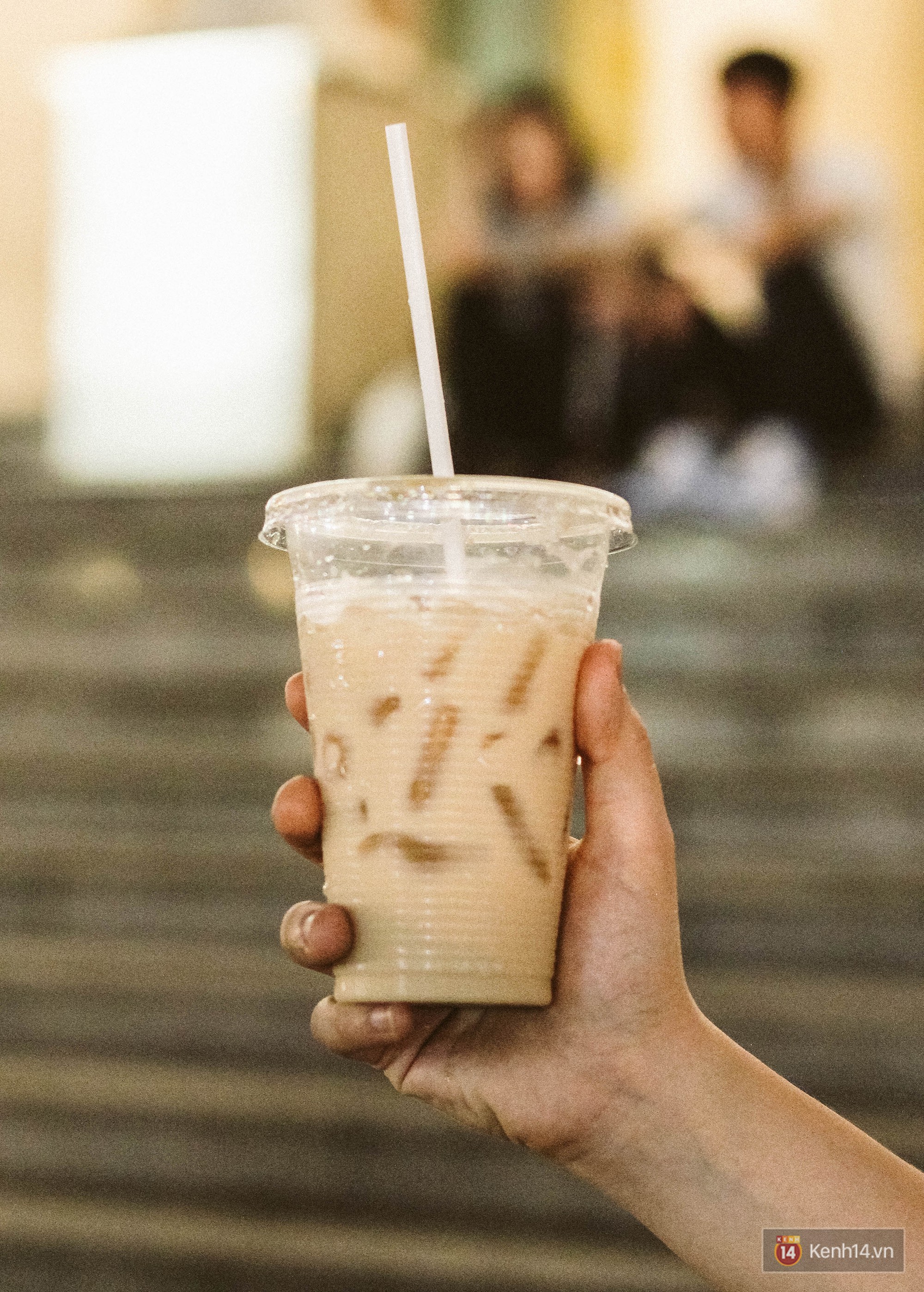 Quán trà sữa huyền thoại không bàn ghế, không biển hiệu nhưng ai cũng biết ở Sài Gòn - Ảnh 14. Quán trà sữa huyền thoại không bàn ghế, không biển hiệu nhưng ai cũng biết ở Sài Gòn - Ảnh 14.